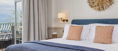 CHRISTMAS 2025 AND NEW YEAR – Christmas awaits -Christmas day 2025 at the white horses Hotel.