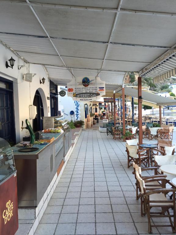Ξενοδοχείο 10 δωματίων στη νότια ακτή των Χανίων αναζητά έμπειρο σερβιτόρο / βοηθό καφέ.