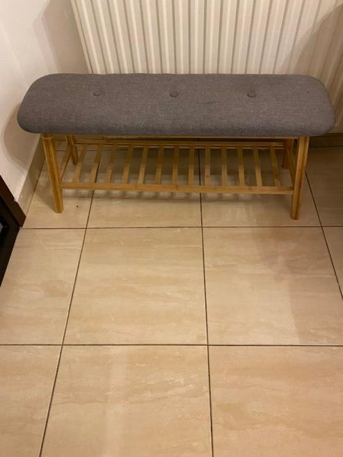 Bench / seating cushioned