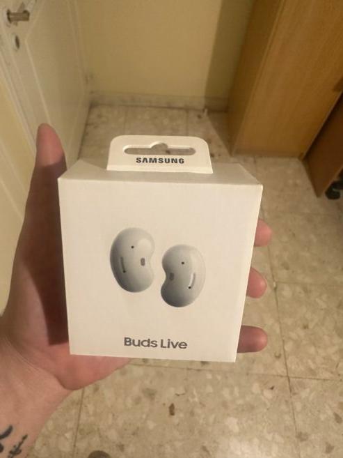 Samsung wireless buds live new