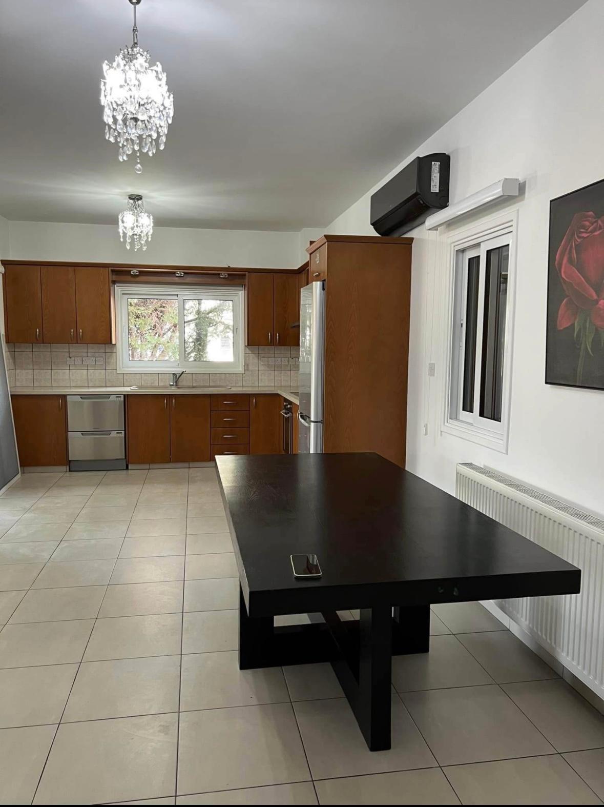 🏡 Corner 3 bedroom house