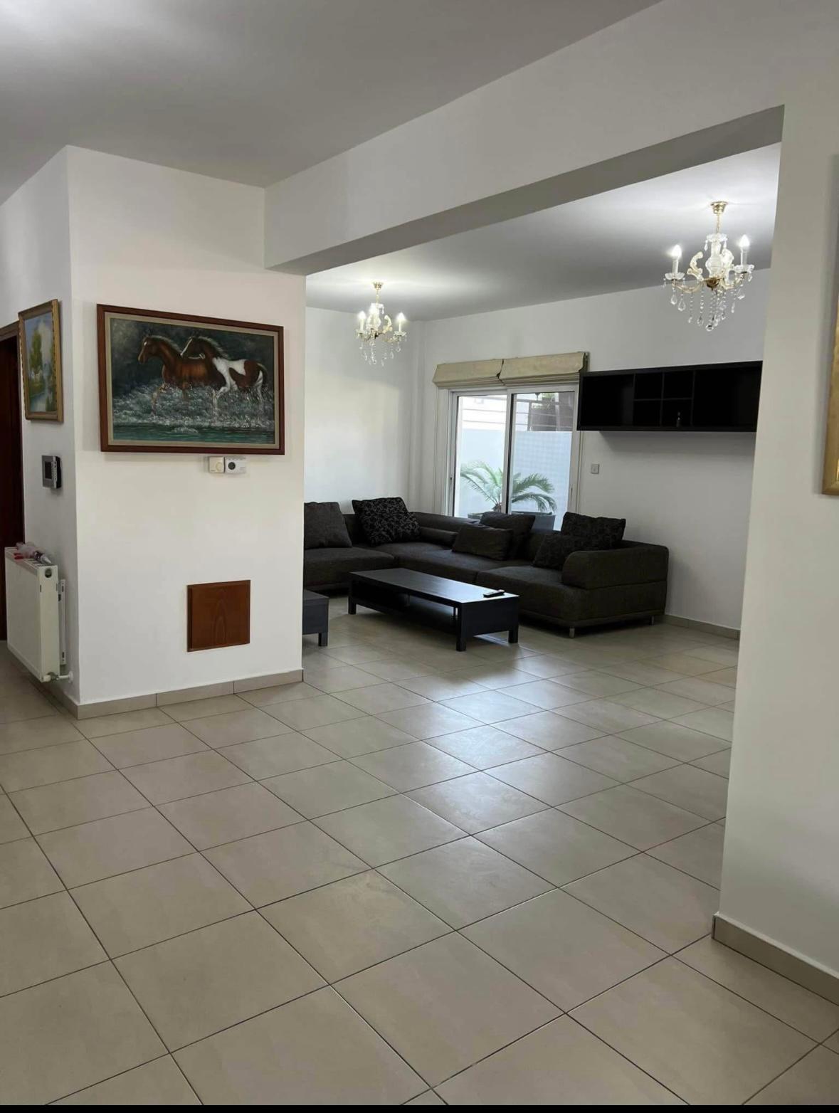 🏡 Corner 3 bedroom house