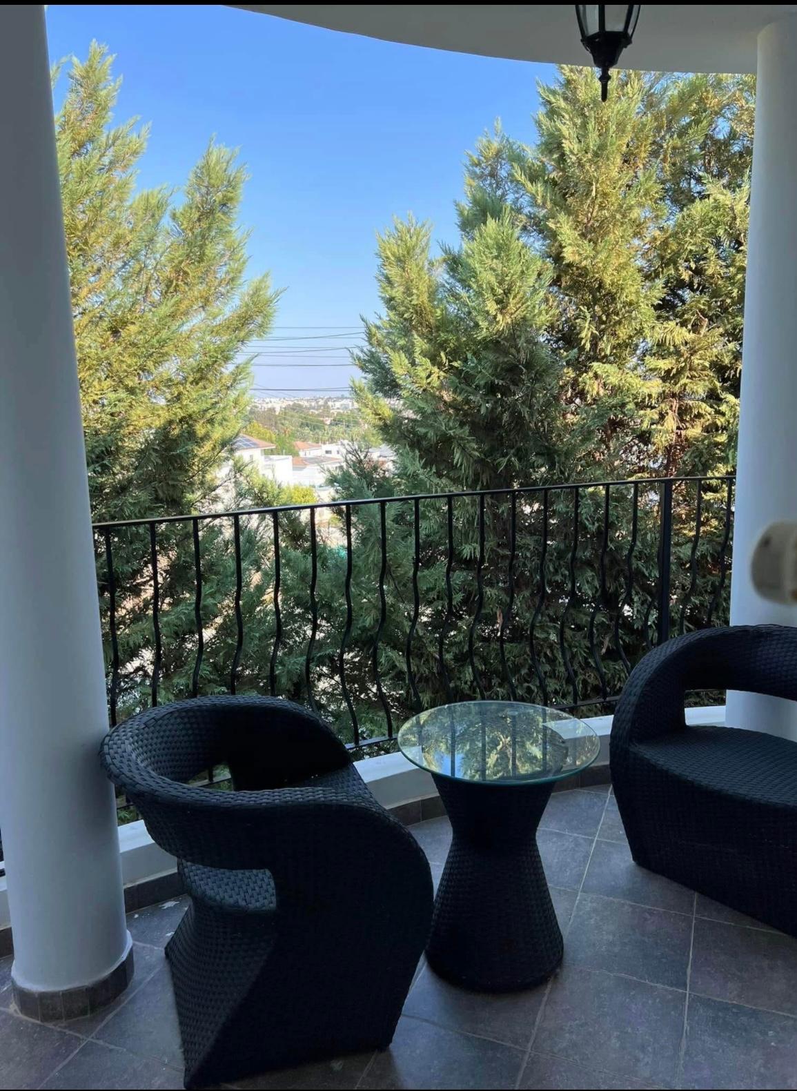 🏡 Corner 3 bedroom house