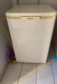 Under counter fridge / compact fridge