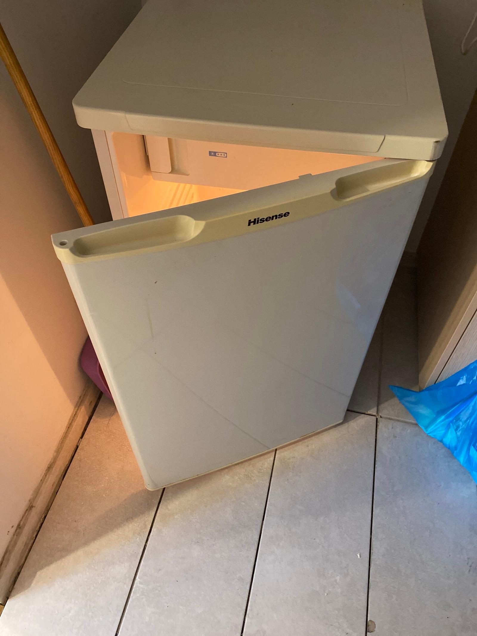 Under counter fridge / compact fridge