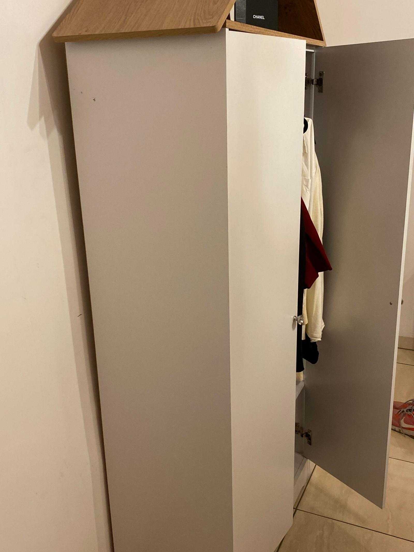 Wardrobe with crystal handles