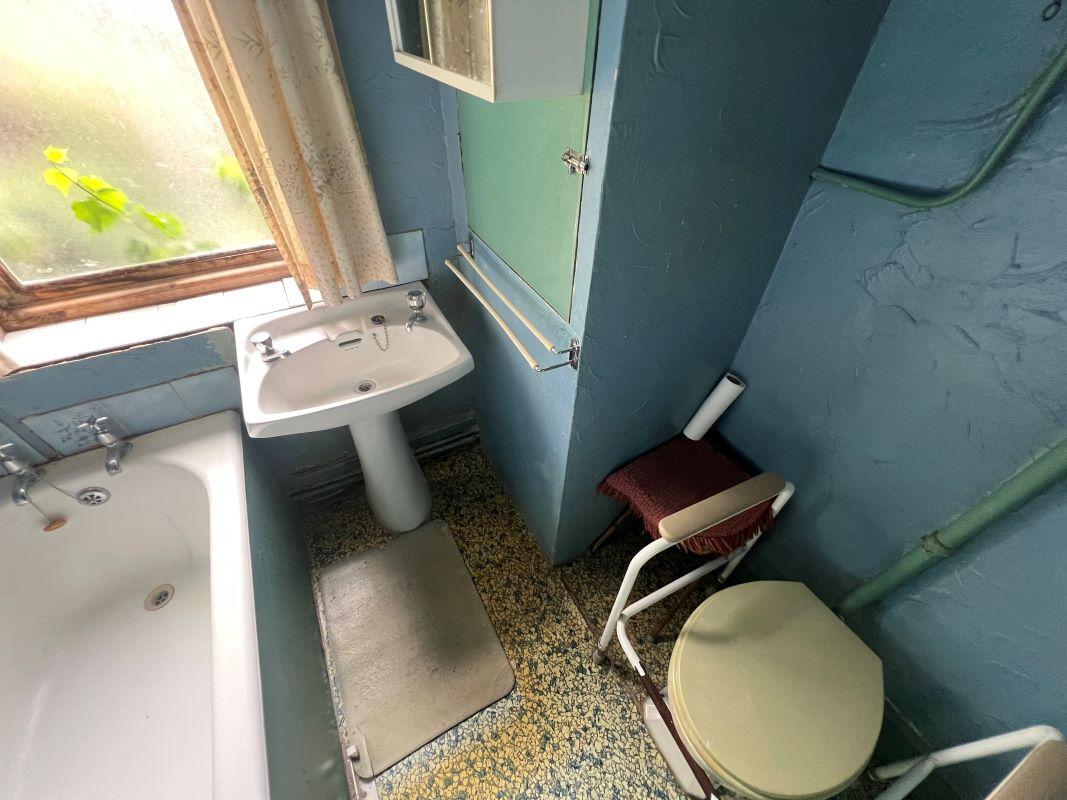 3 bedroom semi detached property in Northfield