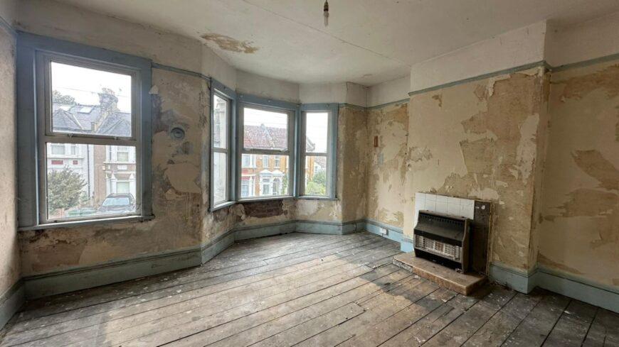 Three Bedroom Mid Terrace House.