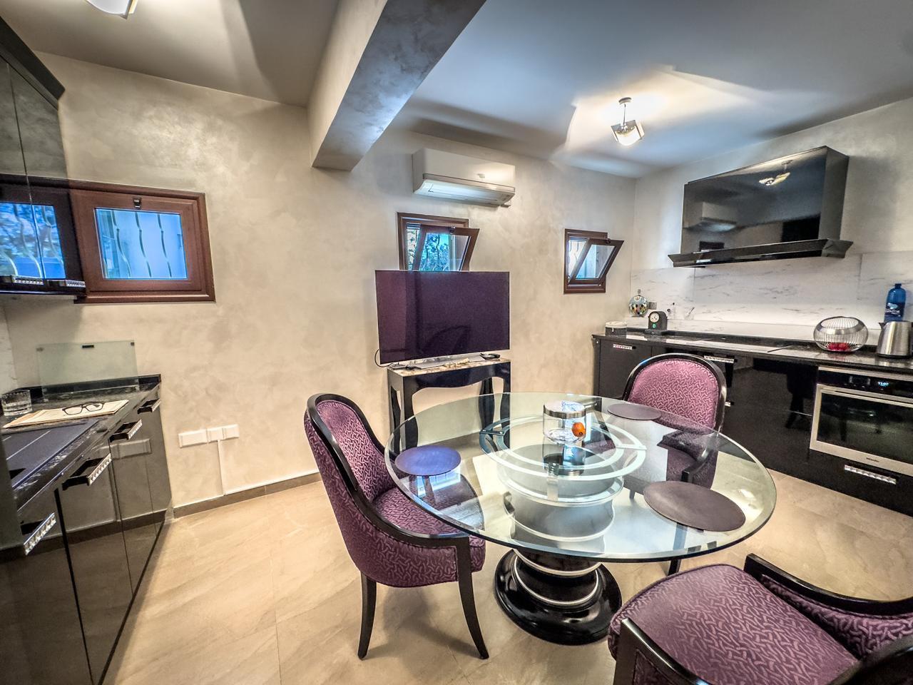 Квартира. ( Мезонет ) Гермасойя, 1-я линия от моря, Лимассол, Кипр