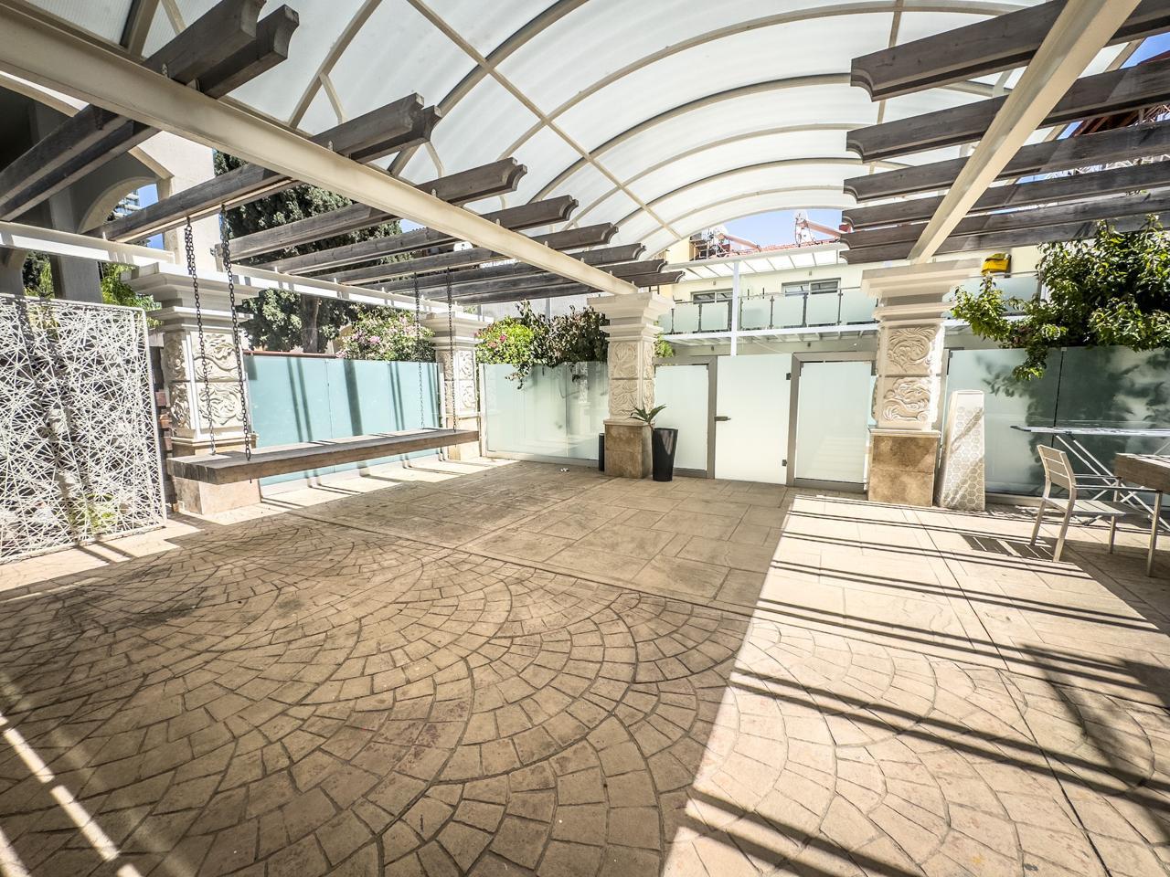 Квартира. ( Мезонет ) Гермасойя, 1-я линия от моря, Лимассол, Кипр