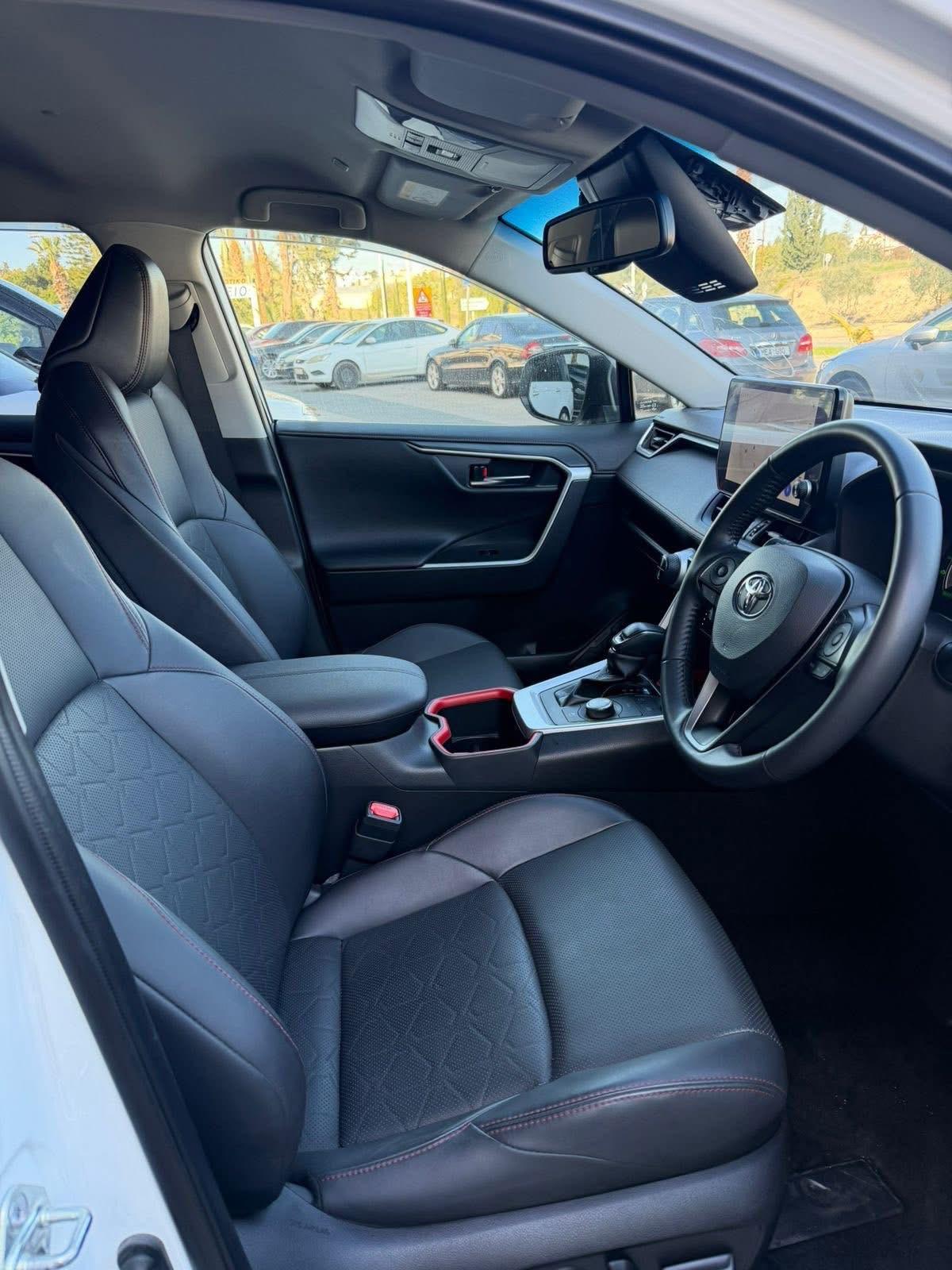 Toyota RAV4 2023 hybrid-petrol 2.5L